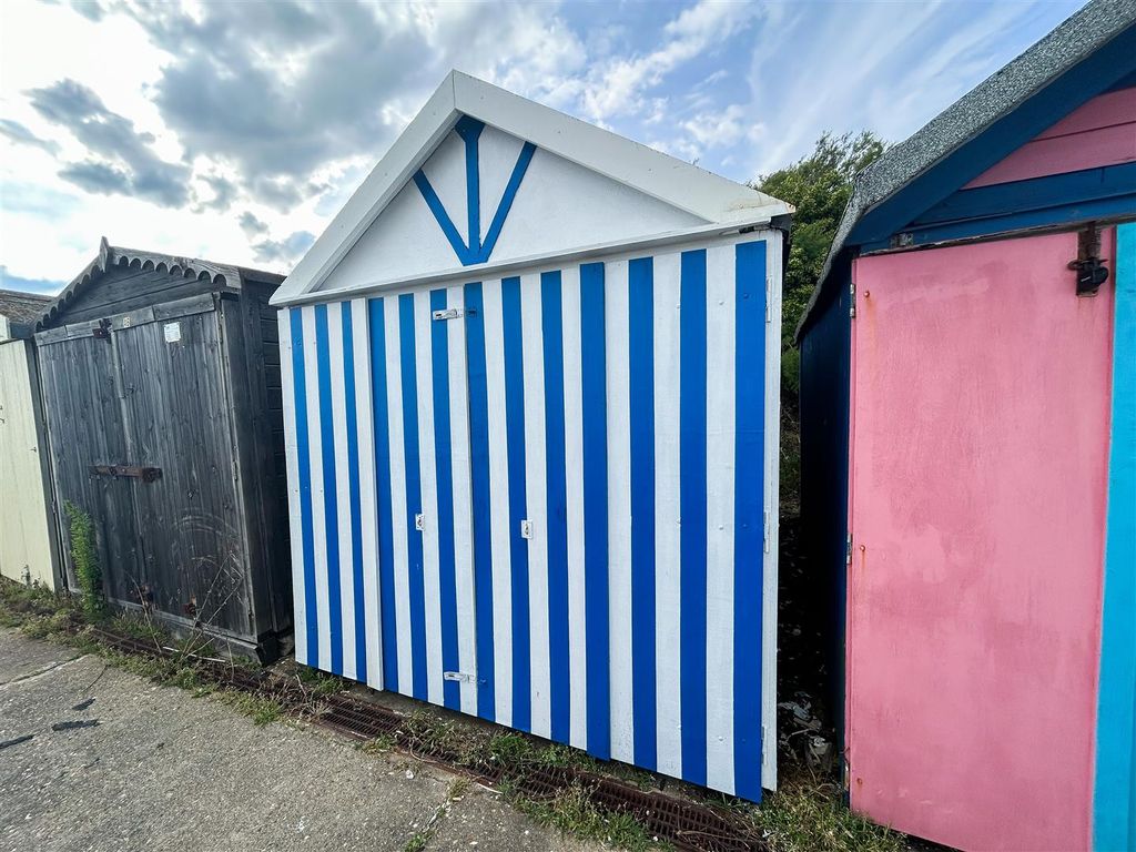 Property photo 1 of 9 Beach Hut Front