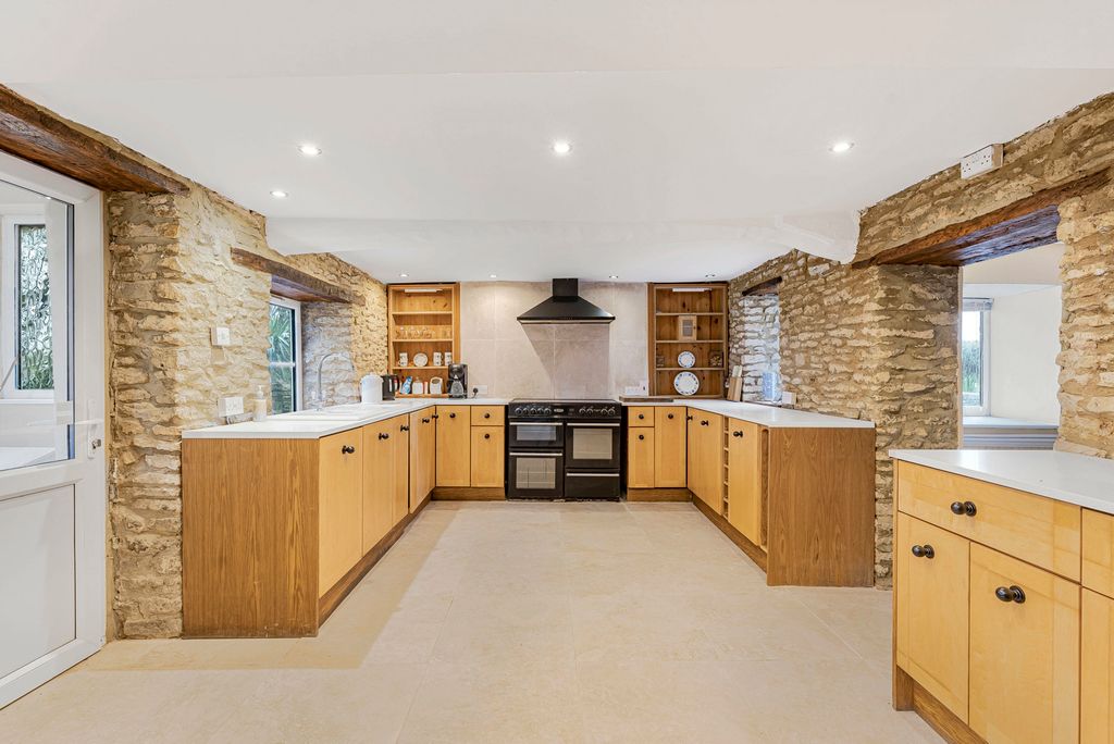 Property photo 2 of 20 Kitchen - Breakfast