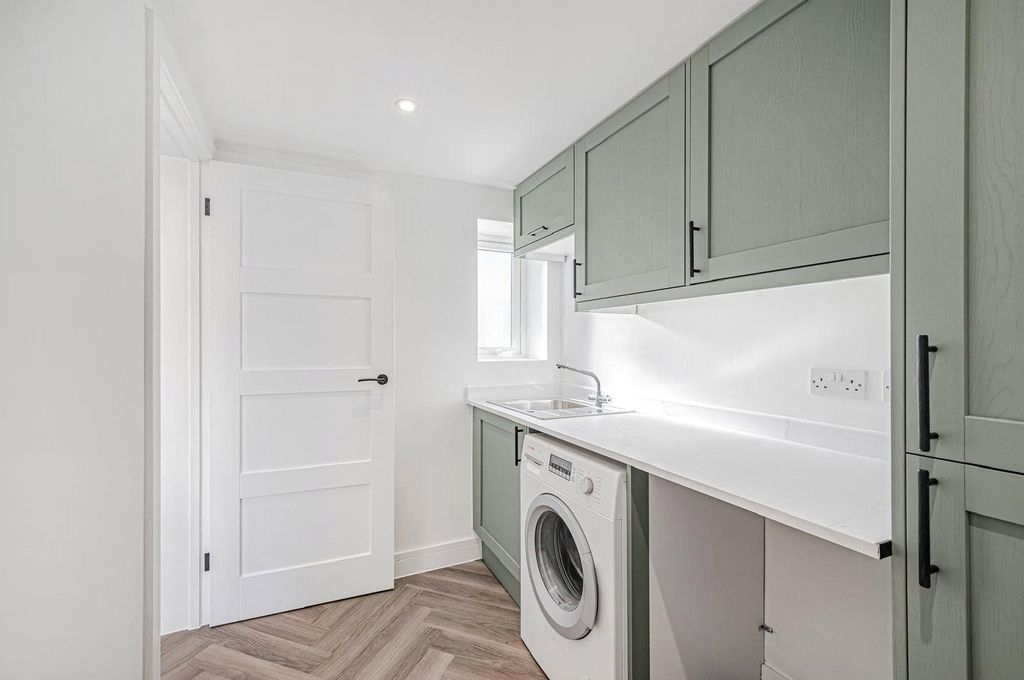 Additional image 16 of 4 bed detached house for saleSouth Coast Road, Telscombe Cliffs, Peacehaven, East Sussex BN10