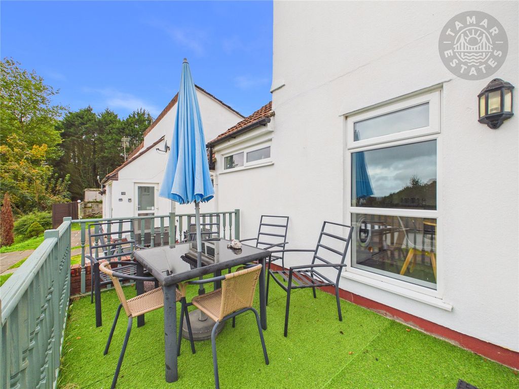 Property photo 3 of 15 Terrace