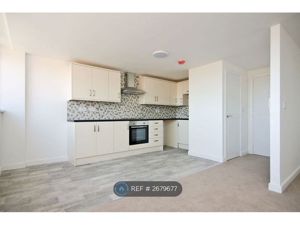 Property photo 3 of 9 Kitchen