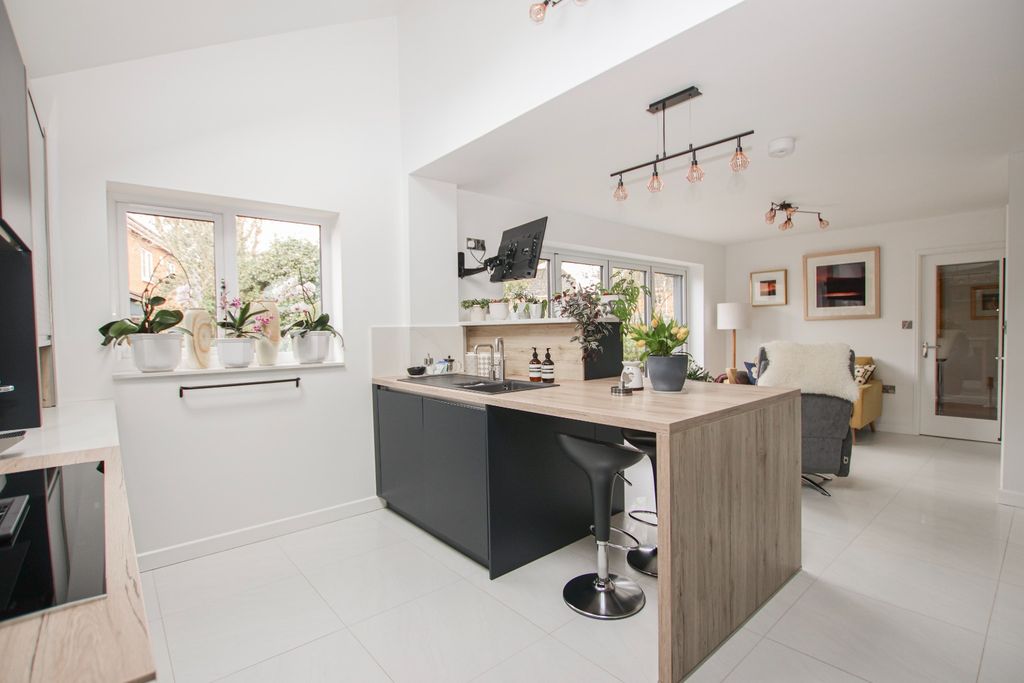 Property photo 2 of 36 4986111