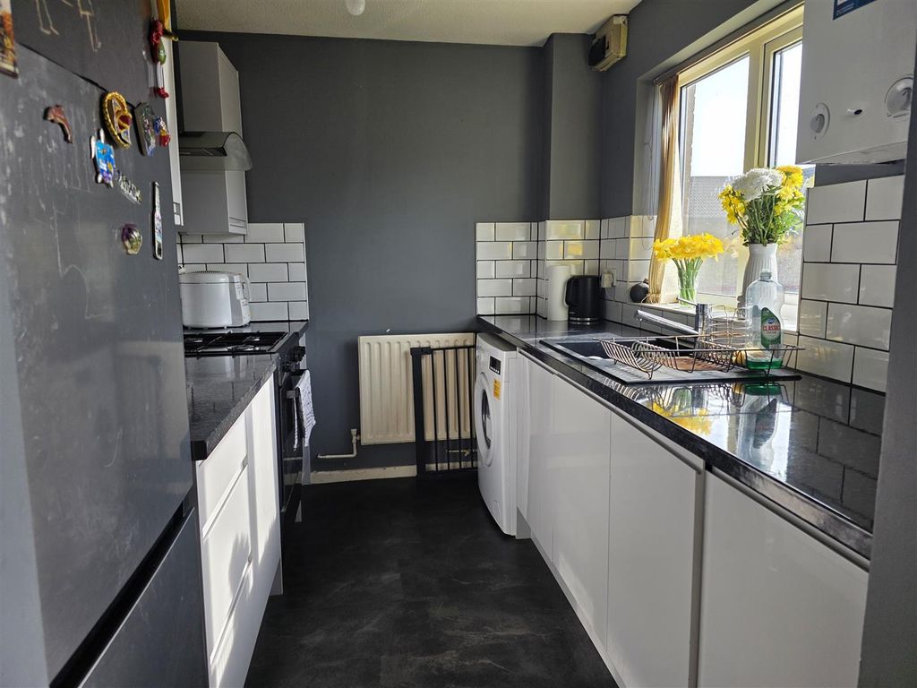 Property photo 2 of 12 46765.Jpg