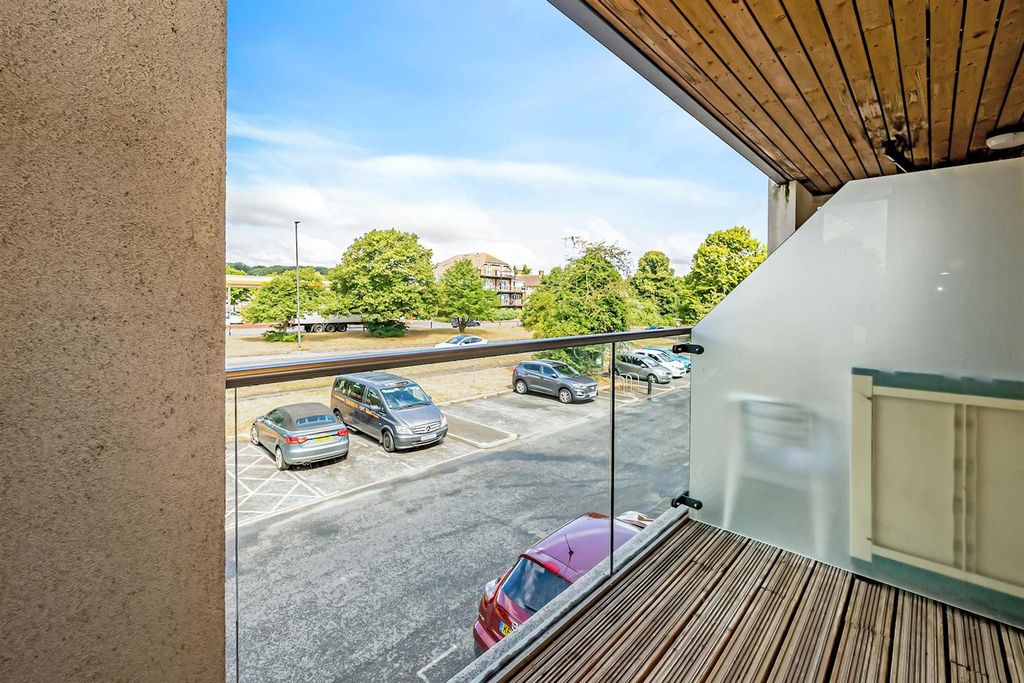 Property photo 3 of 15 10-F115Jph-83517-11 Landmark Place-16-Medium.Jpg
