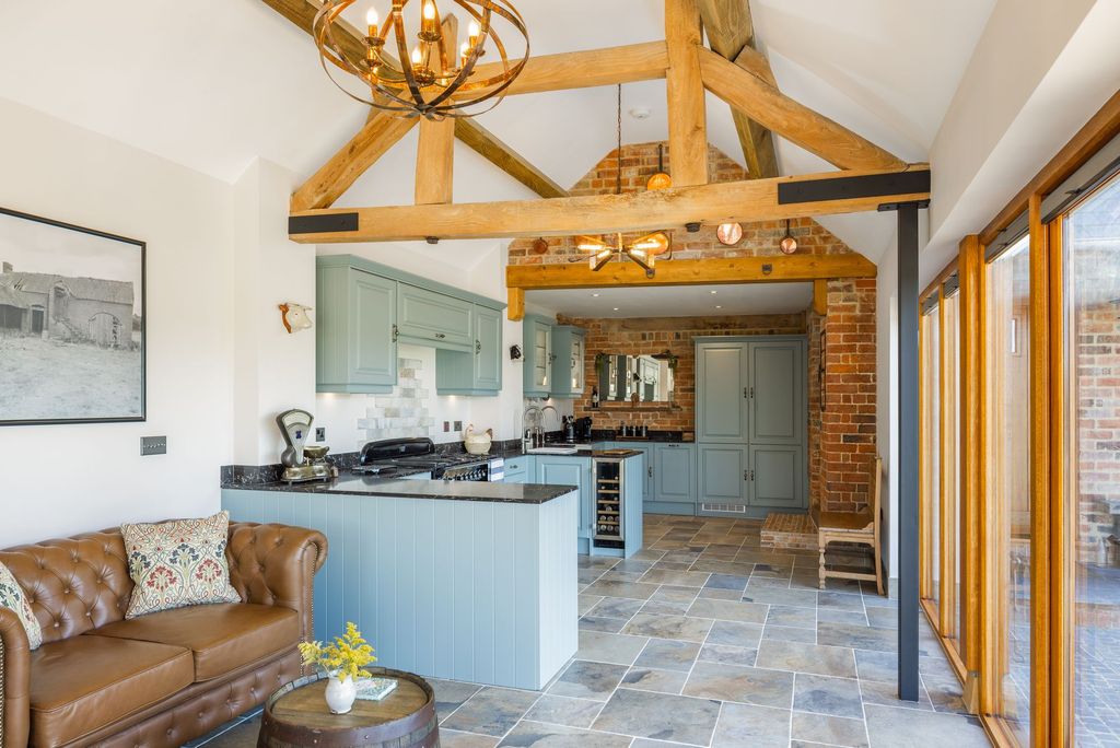 Property photo 2 of 22