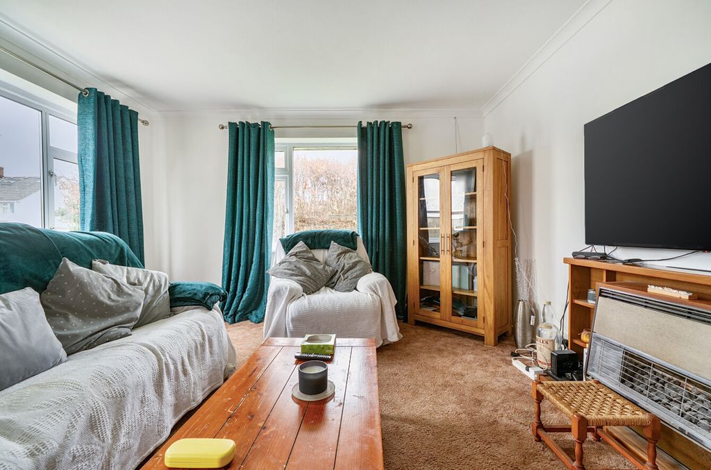 Property photo 3 of 19 Living Room