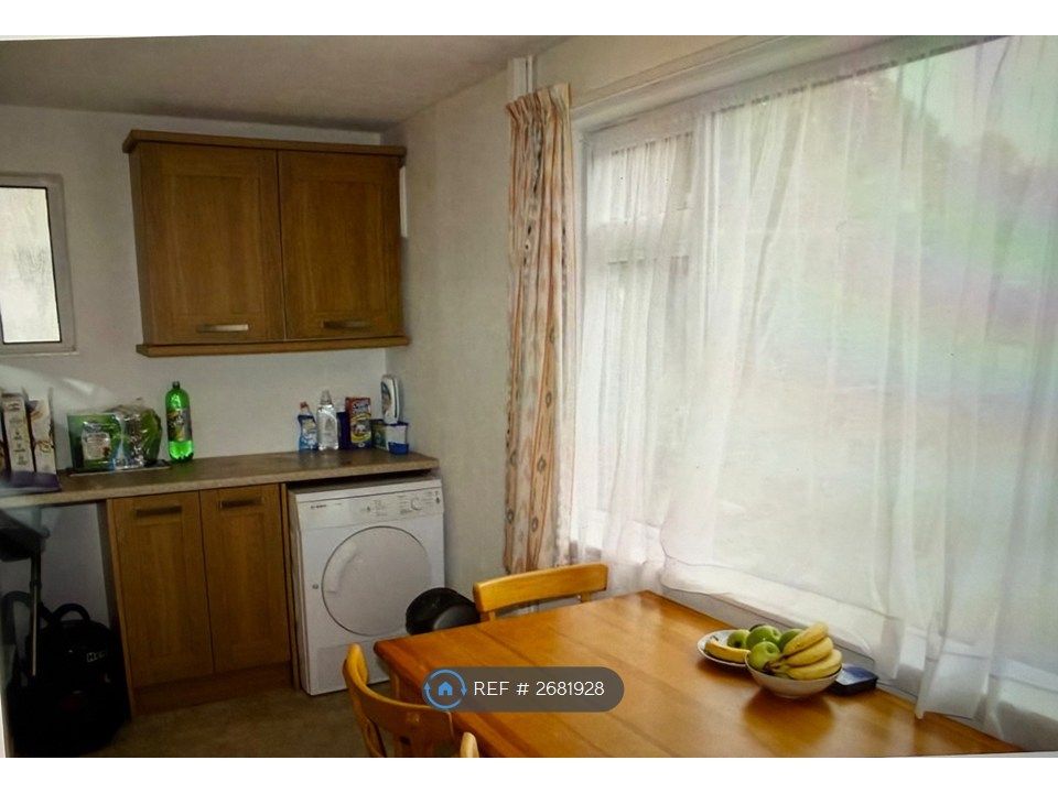 Property photo 2 of 7 Kitchen