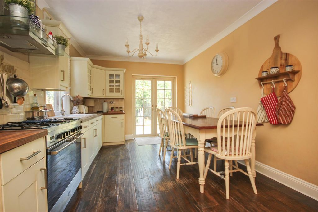Property photo 3 of 20 Kitchen 1.Jpg