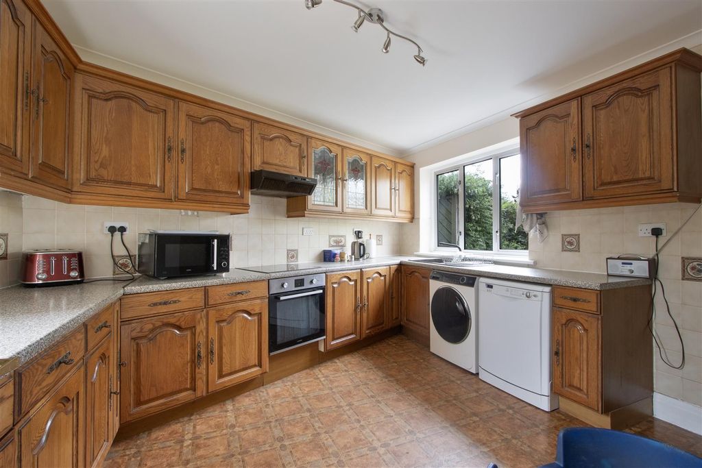 Property photo 3 of 16 Kitchen