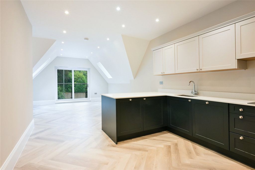 Property photo 3 of 12 Kitchen