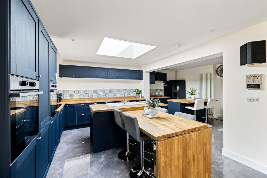 Property photo 3 of 20