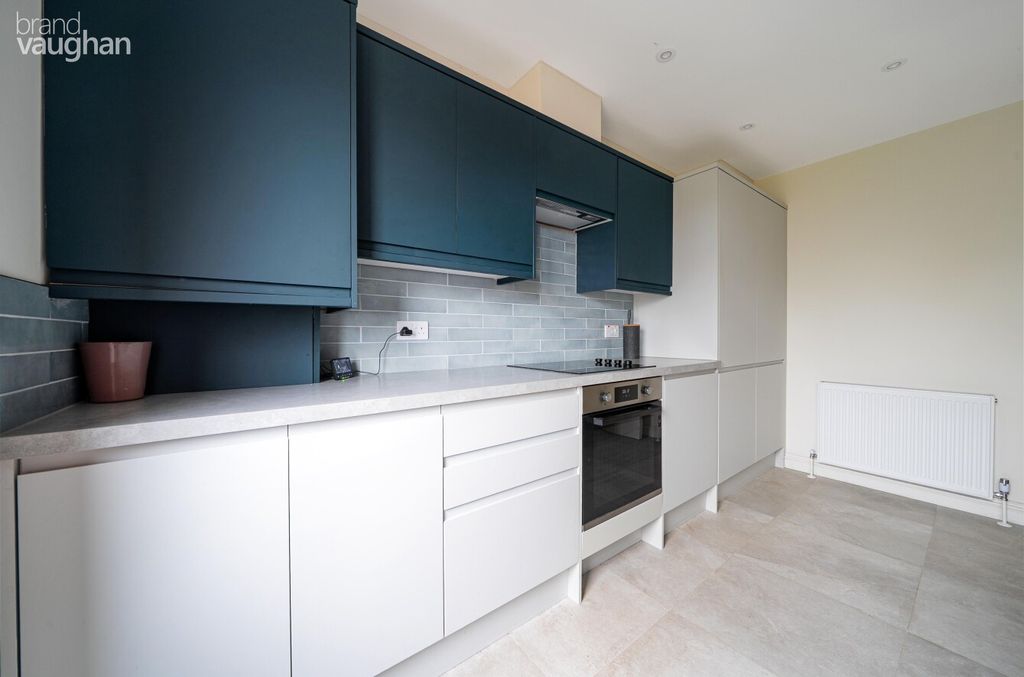 Property photo 2 of 12 18260d45-8Ebd-43A...