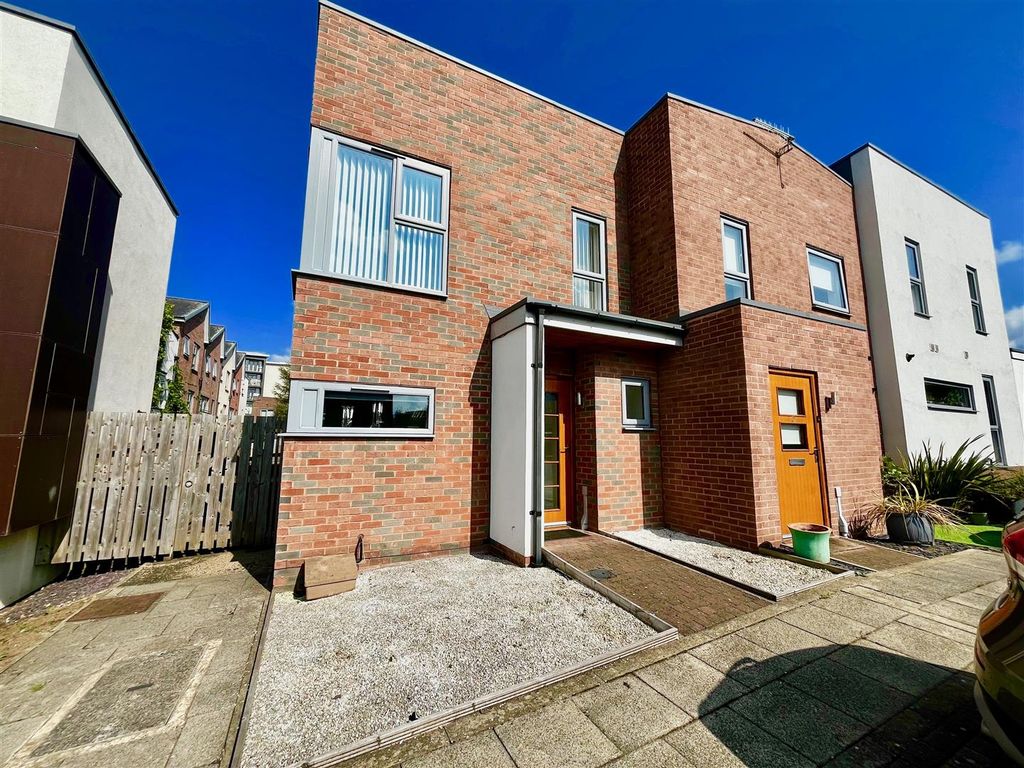 Property photo 1 of 14 External