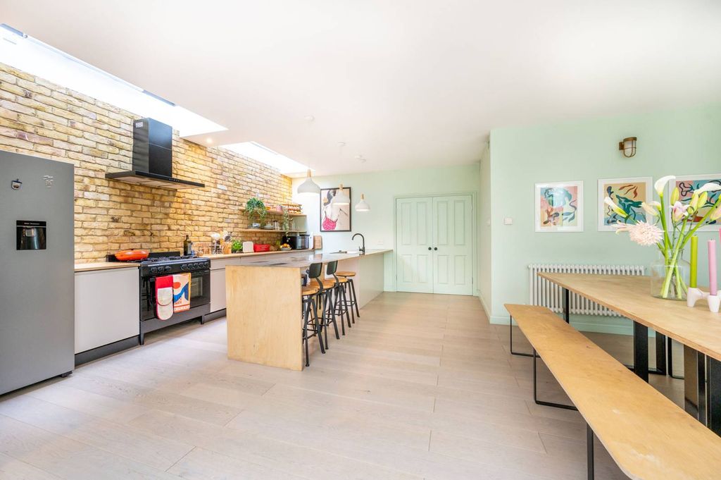 Property photo 3 of 25