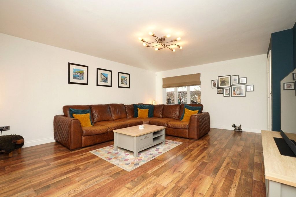 Property photo 1 of 25 Picture No. 10