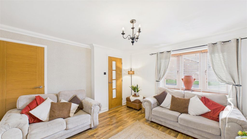 Property photo 2 of 26 Lounge