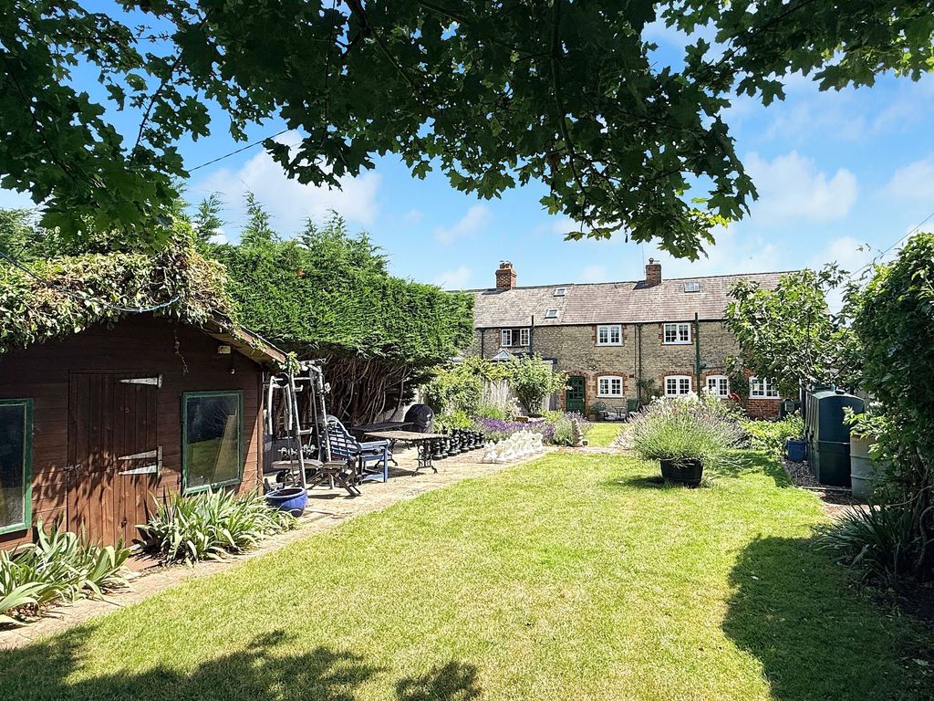 Property photo 2 of 27