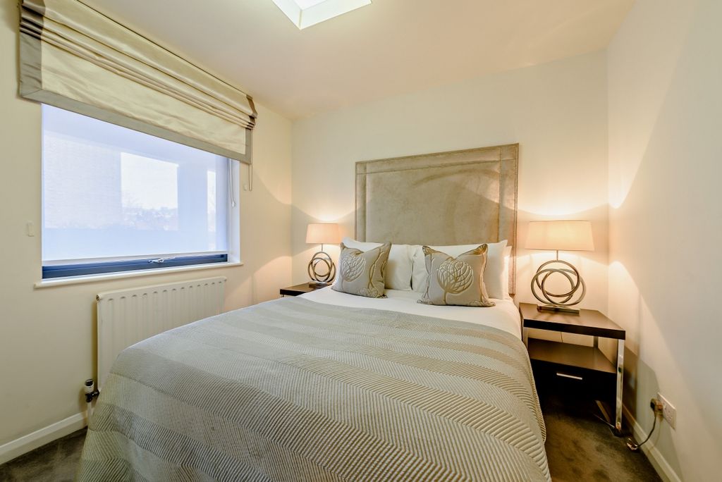 Property photo 2 of 16 8447057-Interior1...