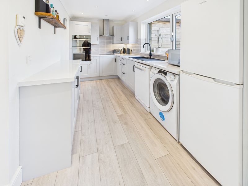 Property photo 3 of 11 Kitchen