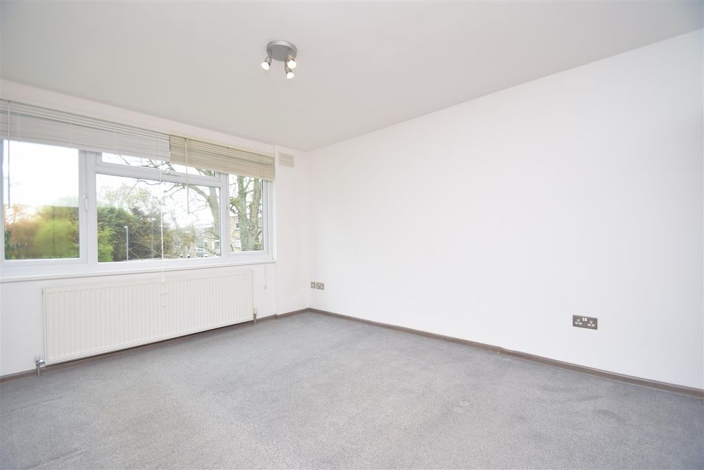 Property photo 3 of 8 Bedroom