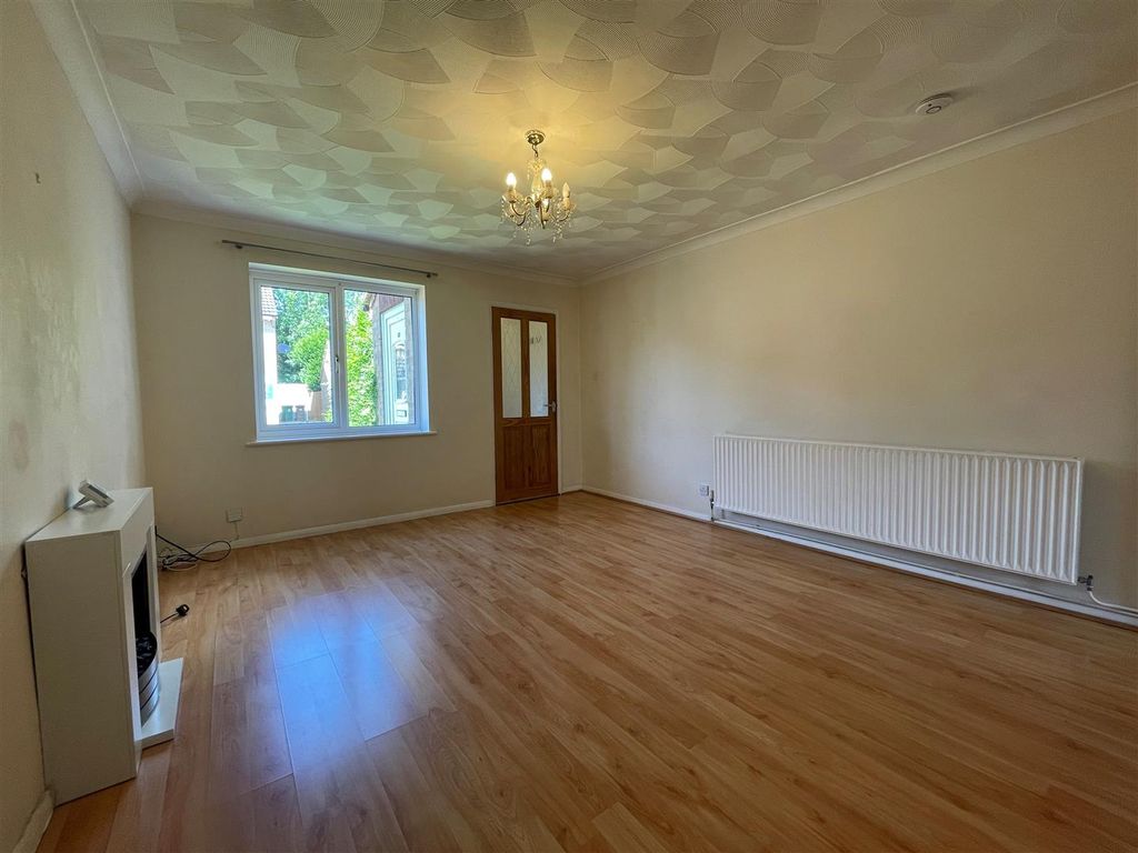 Property photo 3 of 13 Lounge/Diner