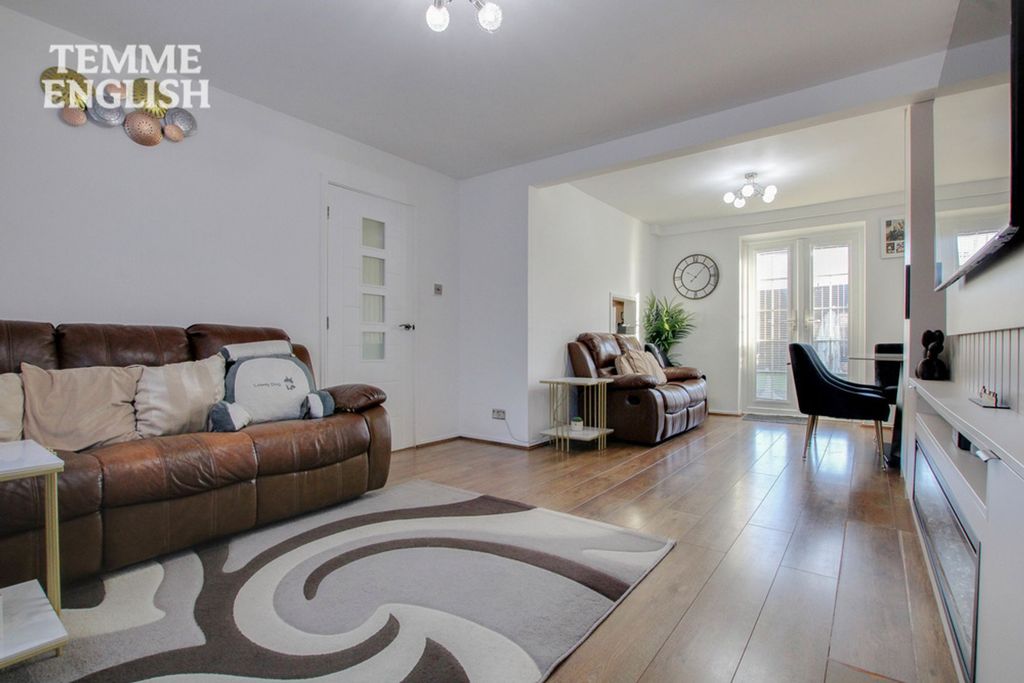 Property photo 2 of 24