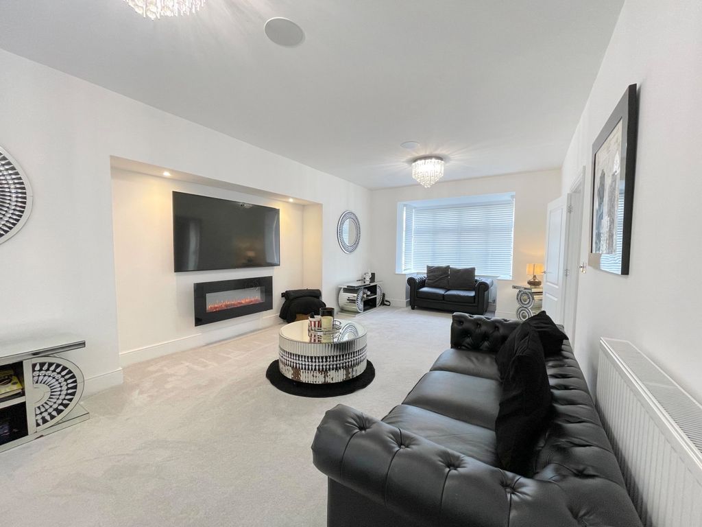 Property photo 2 of 37