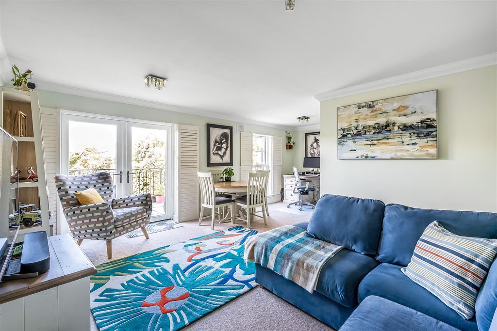 Property photo 3 of 28 12-West-Hill-Place-14.Jpg