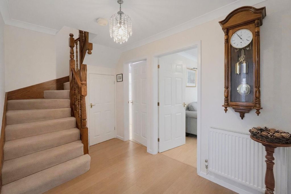 Property photo 3 of 23 Entrance Hallway