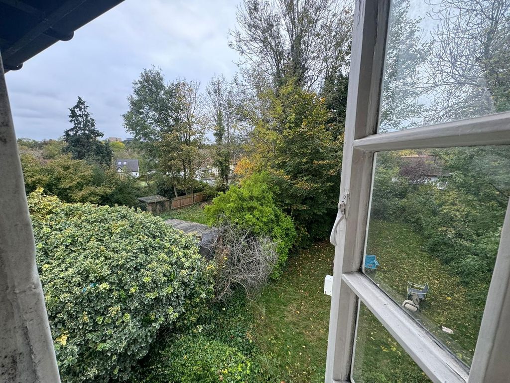 Property photo 3 of 4