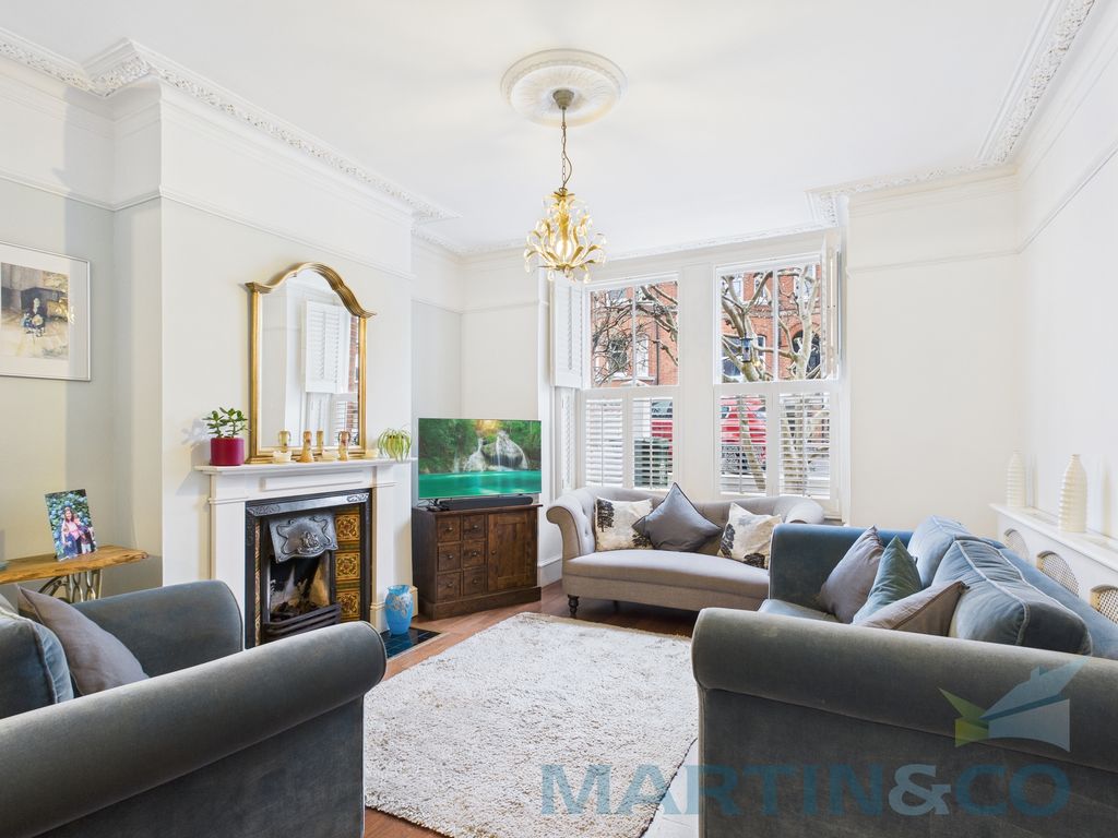 Property photo 2 of 22 Living Room Pic 1