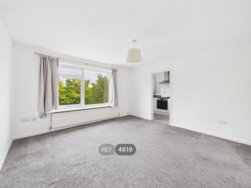 Property photo 3 of 19 Living Room