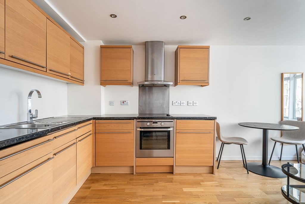 Property photo 3 of 17 Flat-2-Millbank-C...