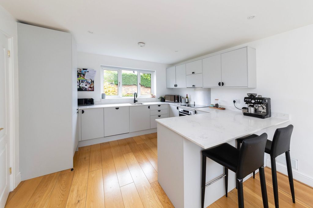 Property photo 2 of 26