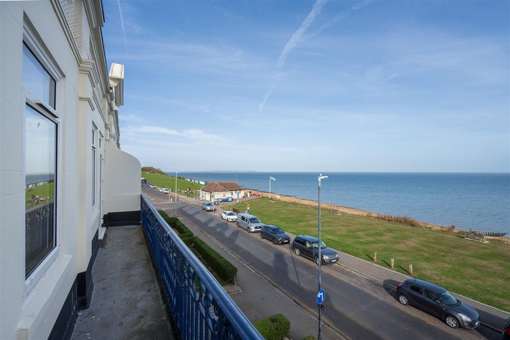 Property photo 2 of 16 Marine Parade, Tankerton, Whitstable