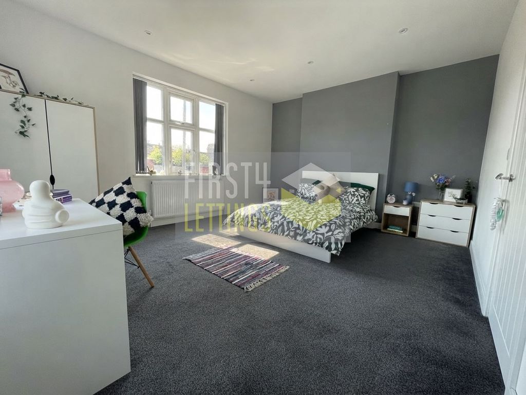 Property photo 2 of 16 Photo 12