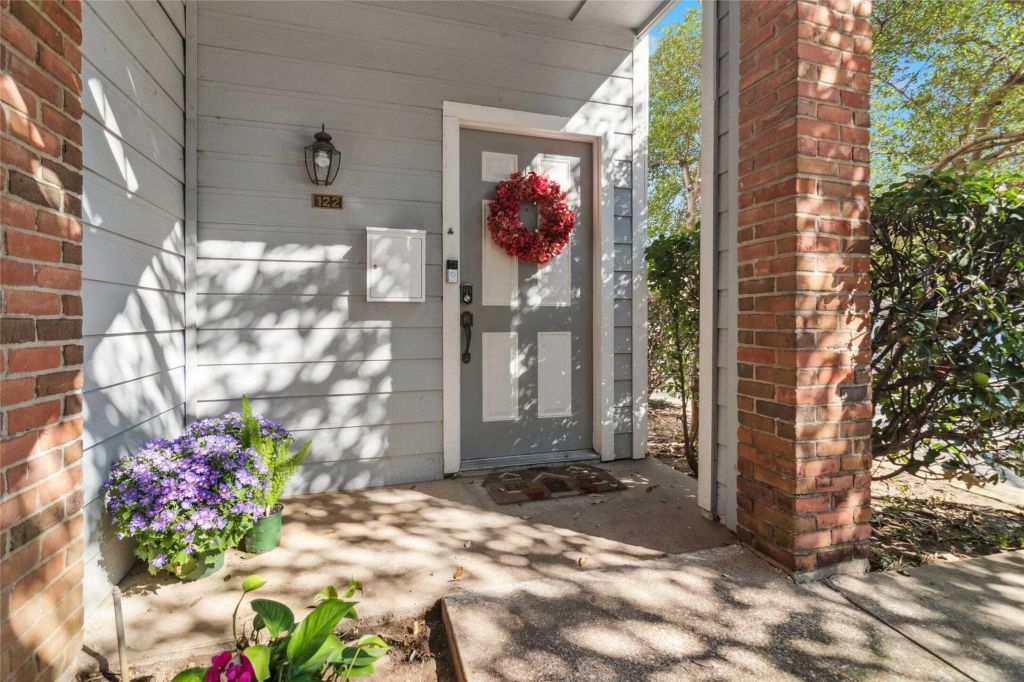 Property photo 1 of 31