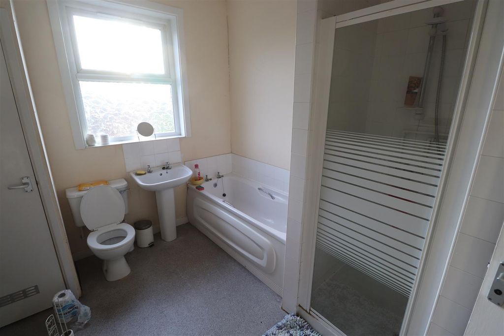 Property photo 2 of 2 Waverley Road 45 (13).Jpg