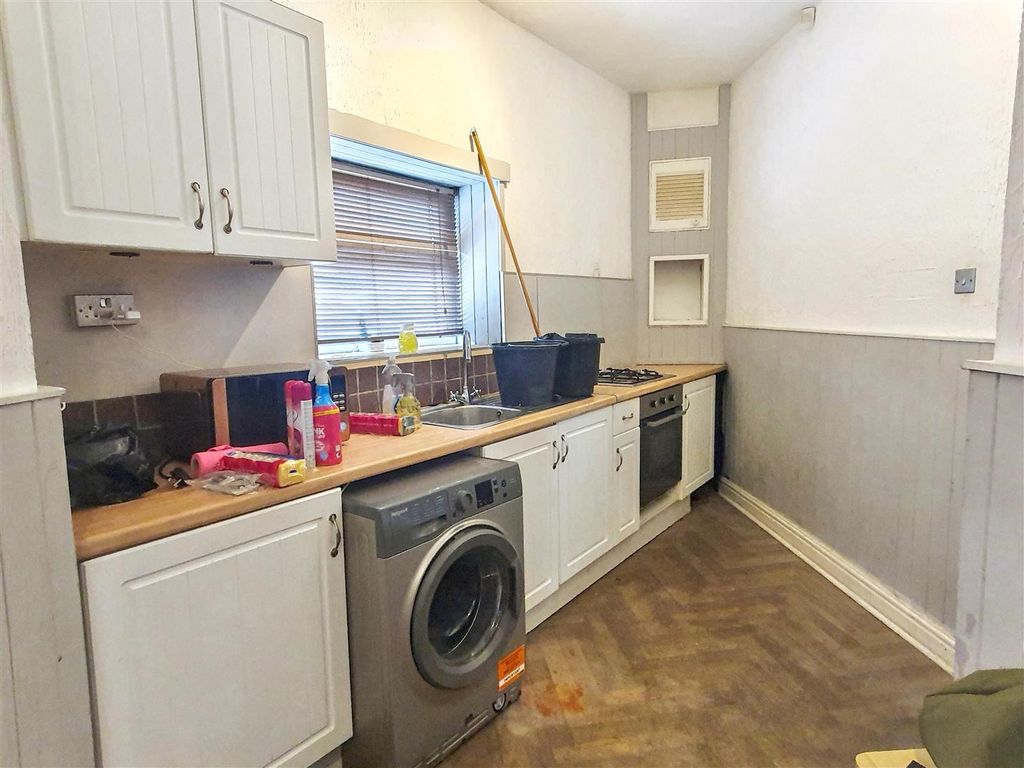 Property photo 3 of 10 20260818155300_20260818-Interior-8-Dlmzgevs5Xgtygc