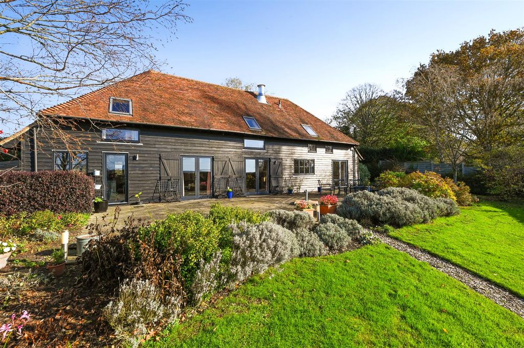 Property photo 2 of 24 Oxney Isle Barn Tn31 - Externals (3)