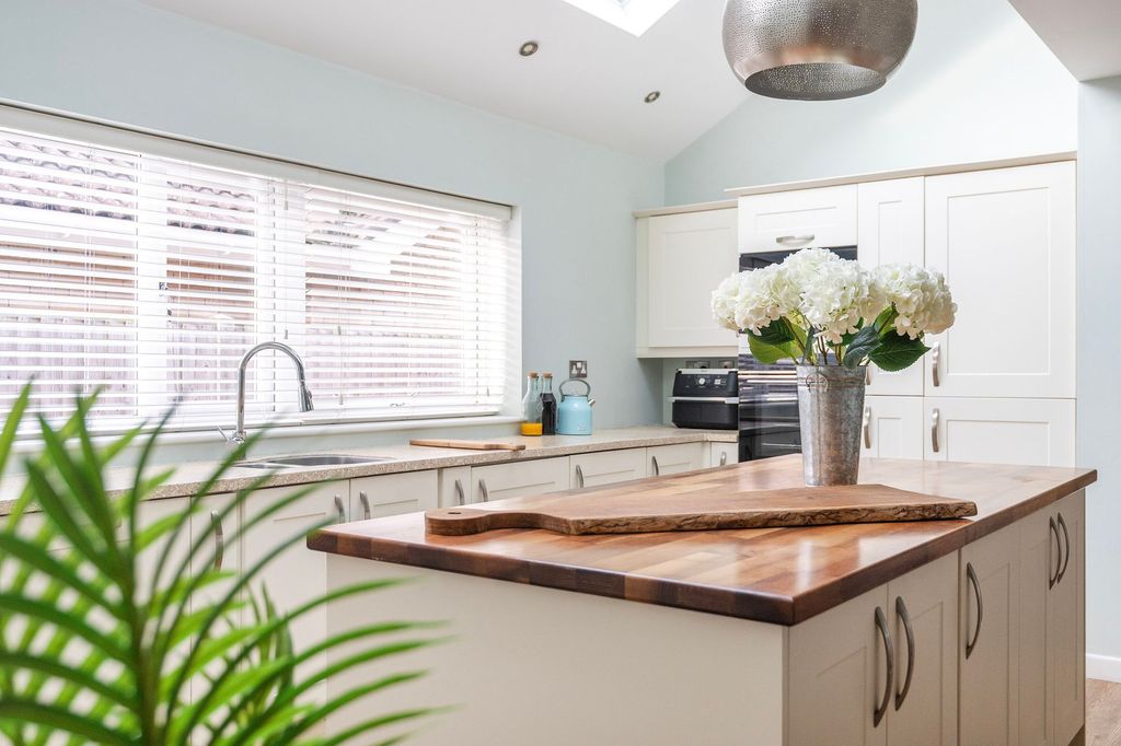 Property photo 2 of 24