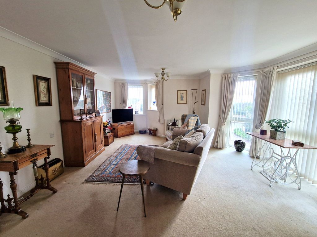 Property photo 2 of 12