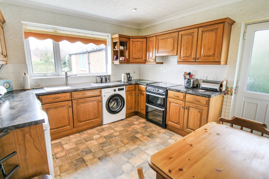 Property photo 3 of 14 Dining Kitchen