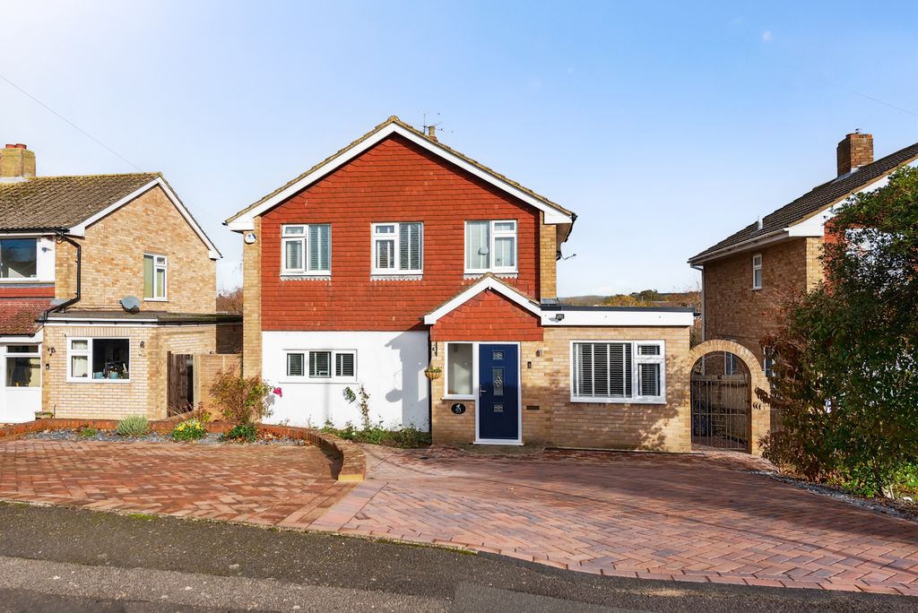 Property photo 1 of 10 93 Rosemary Gardens (11)