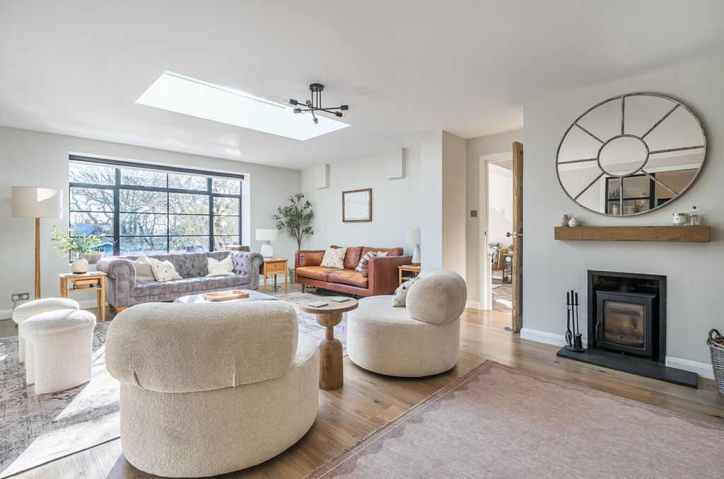 Property photo 3 of 39