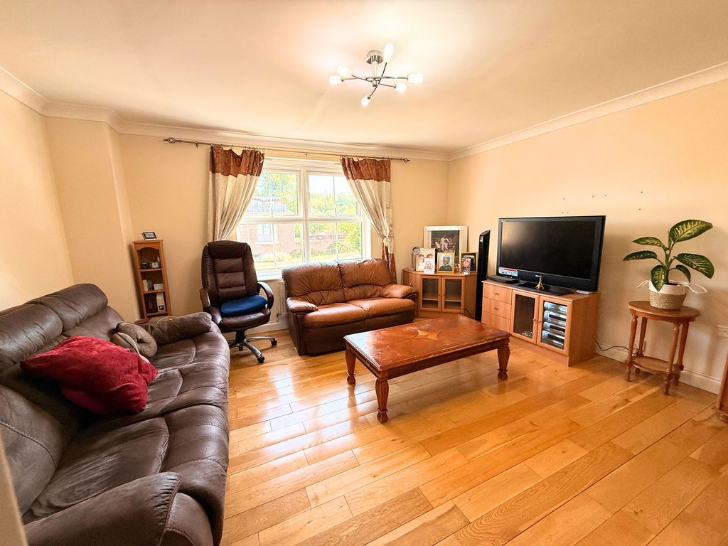 Property photo 3 of 13