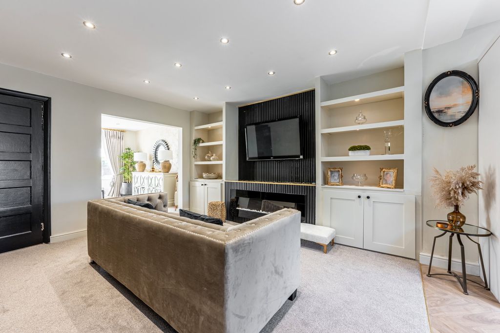 Property photo 2 of 21