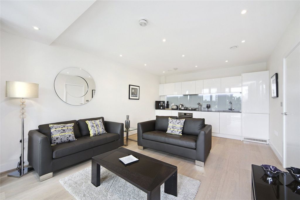 Property photo 1 of 10 Ravilious House