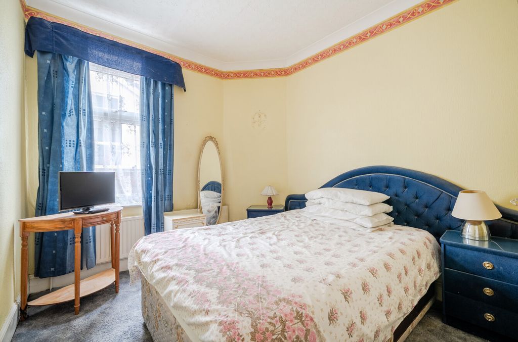 Property photo 2 of 21 2 - 1441657-9-69E2375...