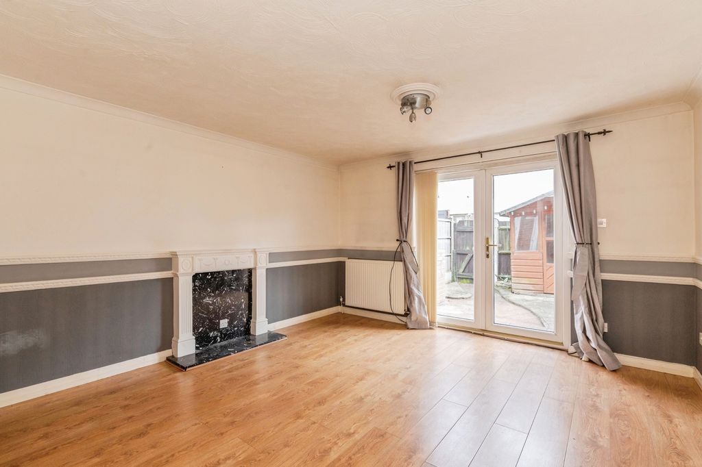 Property photo 3 of 15 Picture